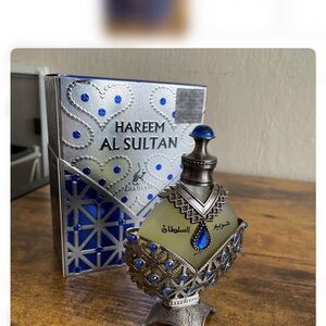 Khadlaj Hareem Al Sultan women’s perfume oil.
